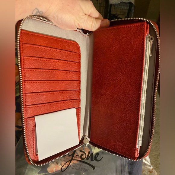 BRAND NEW All About the Benjamins Thirty-One wallet - Picture 2 of 3